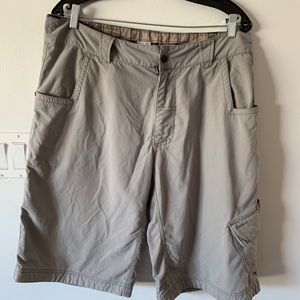 Lululemon Athletica High Chief Cargo Mens grey shorts relaxed fit
